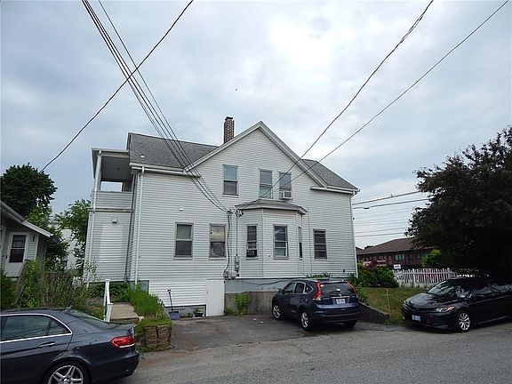 5th image of 1915 Smith St