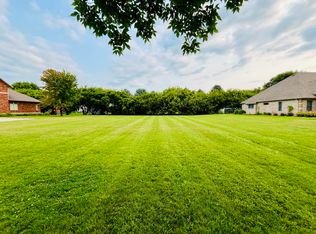 1735 Maplewood Ln, Aberdeen City, SD 57401