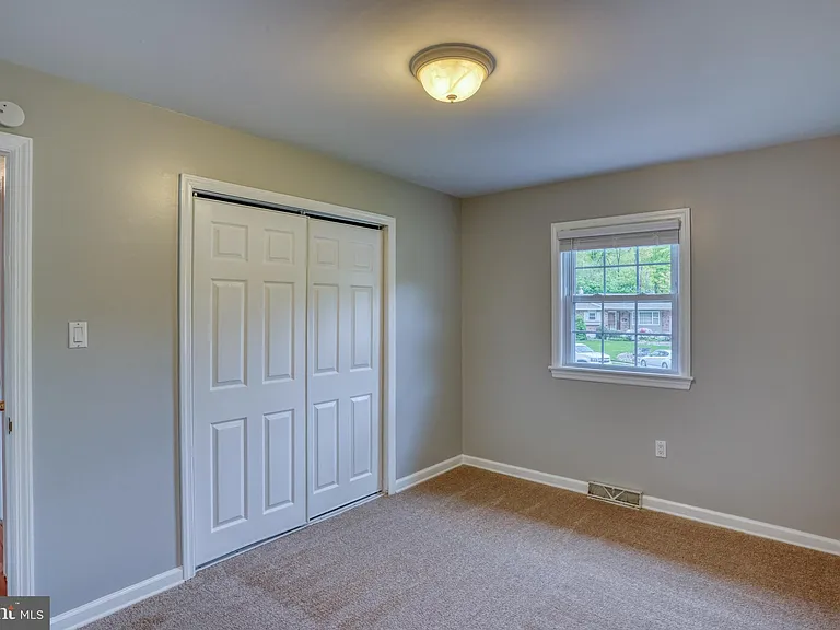 124 Hilldale Ct — Photo 33
