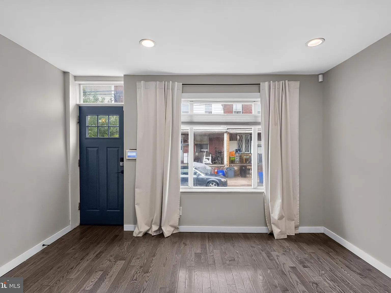 3 bed, 1160 sqft, $2,000 — Photo 2