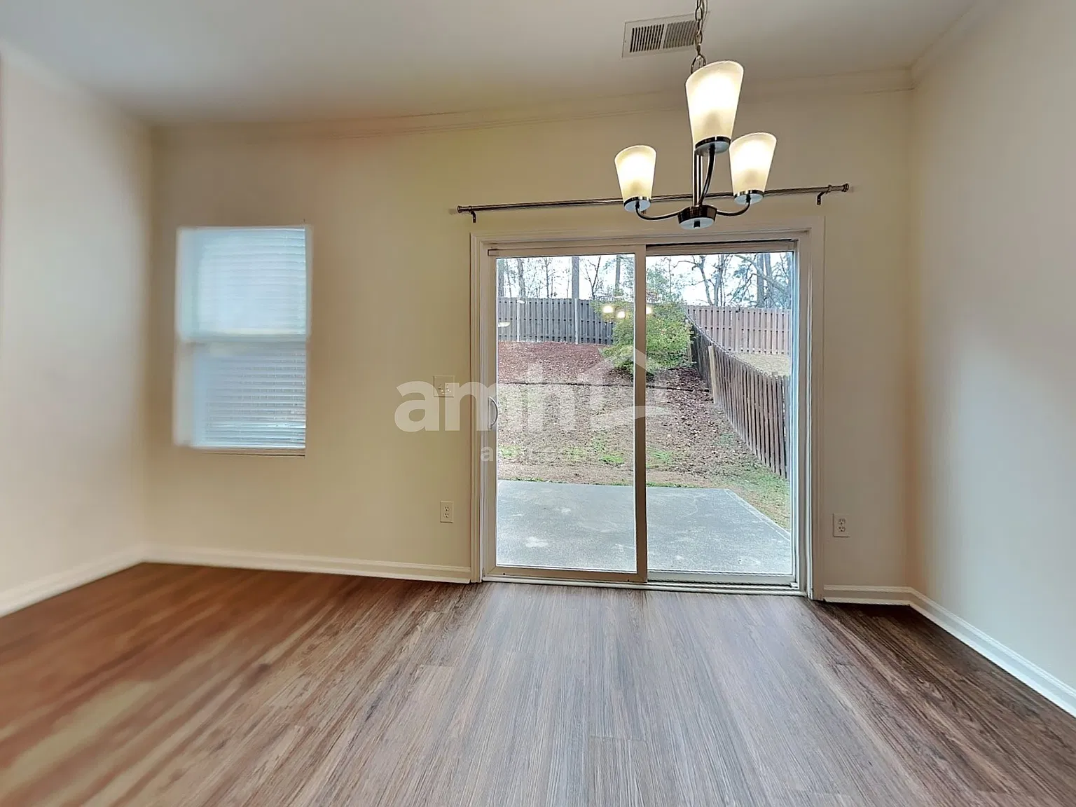 3 bed, 2.5 bath, 1986 sqft, $2,240 — Photo 4