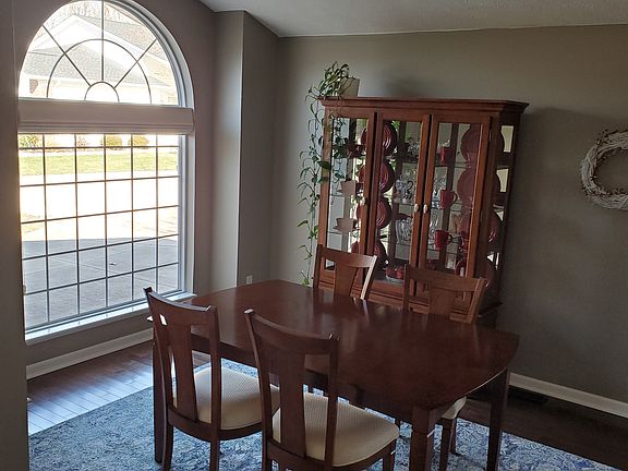 5th image of 710 Woodlake Dr