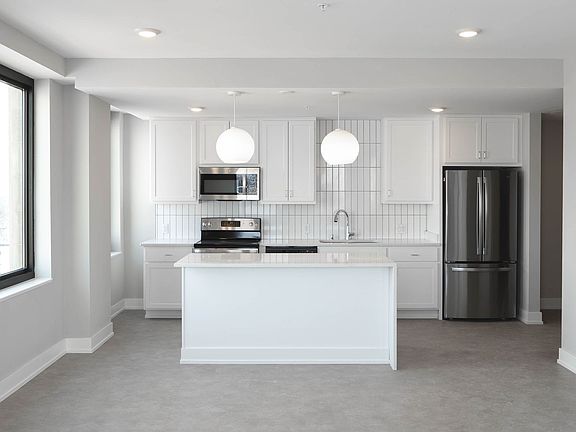 4th image of 105 W College Ave APT 703