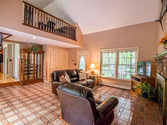 5th image of 9 Golden Oaks Dr