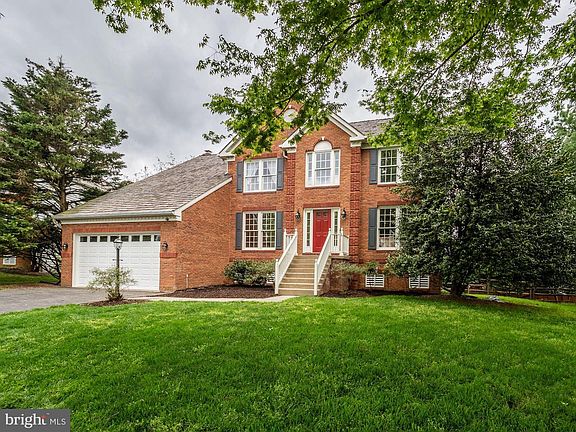 3rd image of 10628 Floral Park Ln