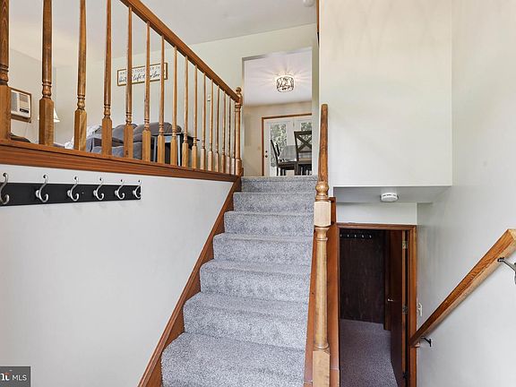 3rd image of 115 Meadowlark Ln