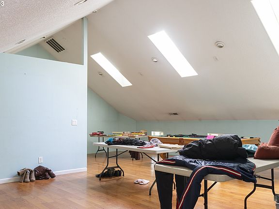 2nd image of 9519 NE 59th St