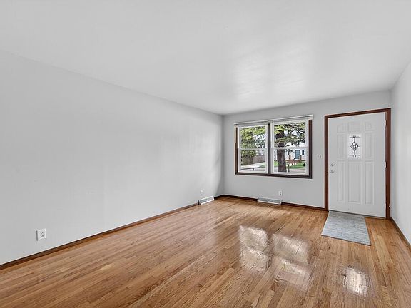4th image of 3611 Sheridan ROAD