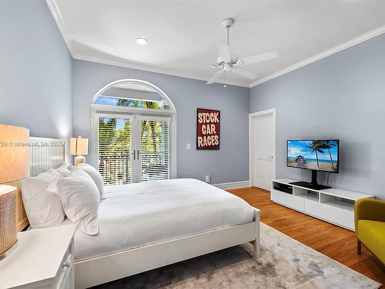 814 W Dilido Dr — Photo 14