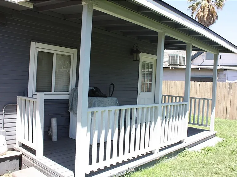 507 W State St — Photo 27