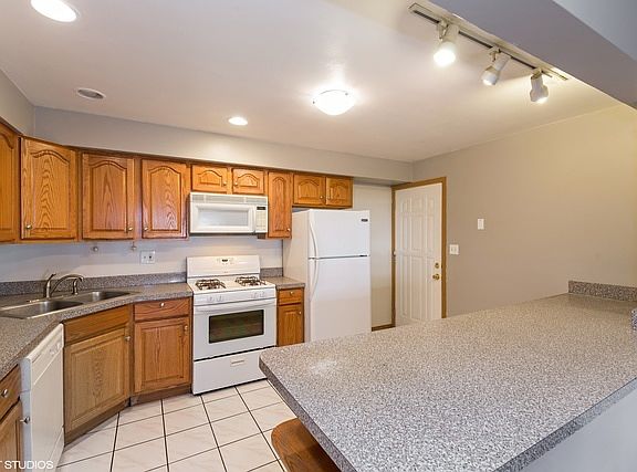 5th image of 10121 Hartford Ct APT 1A