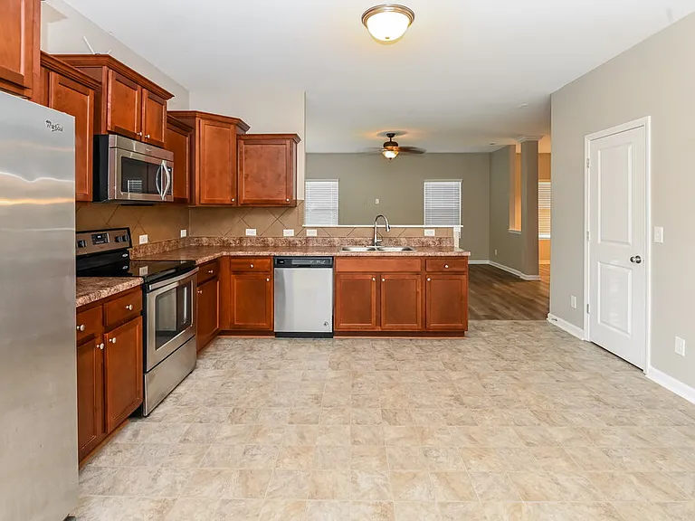 3343 Saddlebrook Dr — Photo 9