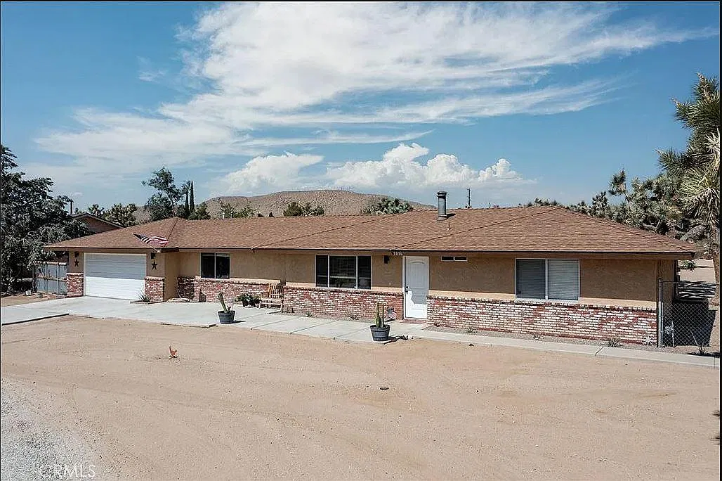 5010 Paradise View Rd — Photo 4