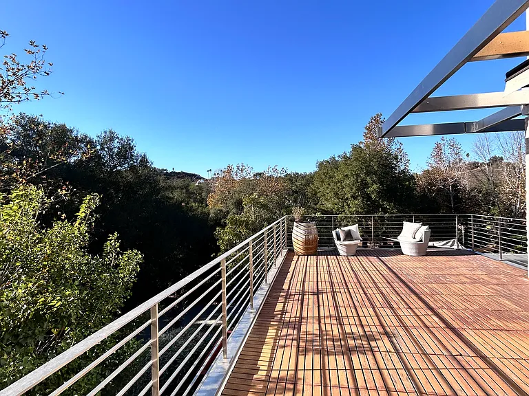 bedroom wrap around deck
