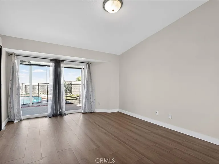 28131 Florence Ln — Photo 13