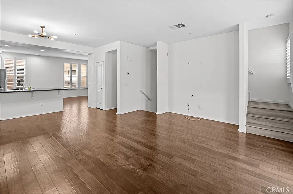 4 bed, 1760 sqft, $3,900 — Photo 3