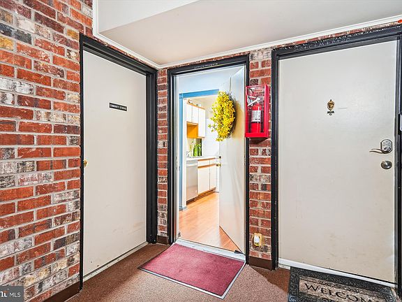 3rd image of 1533 Colonial Dr
