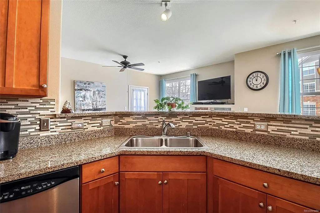 Bright 2 Bed, 2 Bath Condo in Blue Sky at Vista Ridge — Photo 2