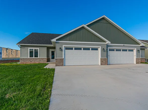 2668 Princeton Dr, Neenah, WI 54956