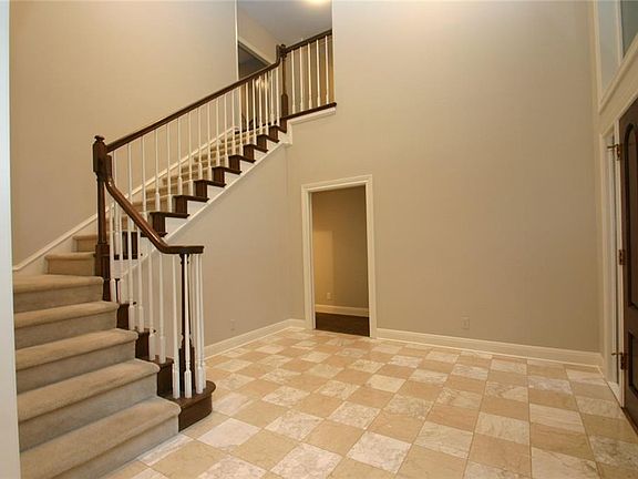 3rd image of 3227 Park Hills Dr