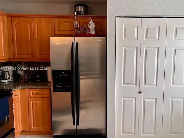 1105 SW 44th Way — Photo 6