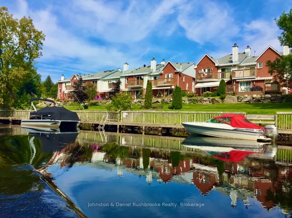 39 Shoreline Dr, Bracebridge, ON P1L 1Z3
