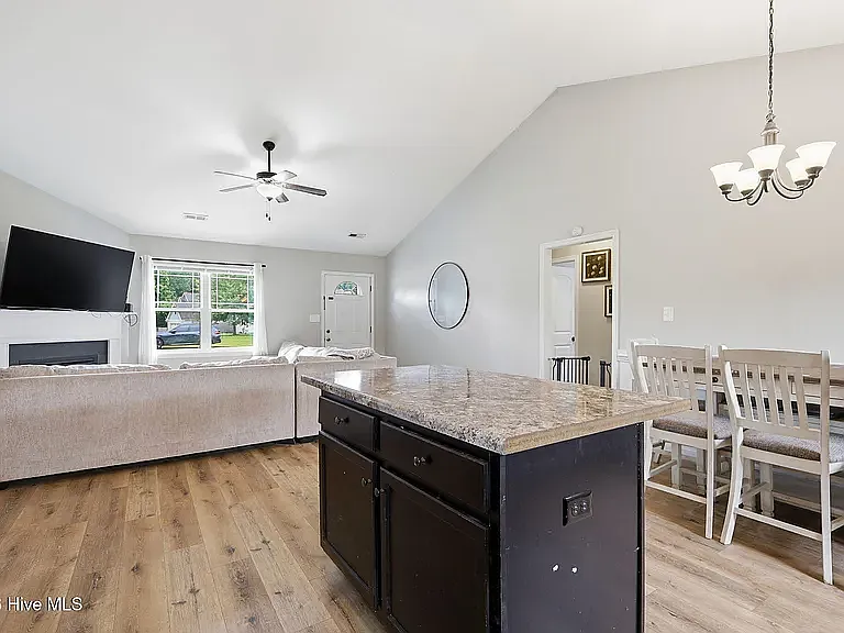 210 Brice Ct — Photo 7