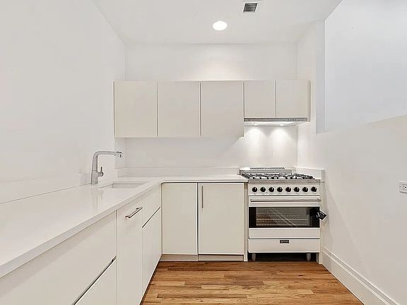 3rd image of 55 White St APT 4A