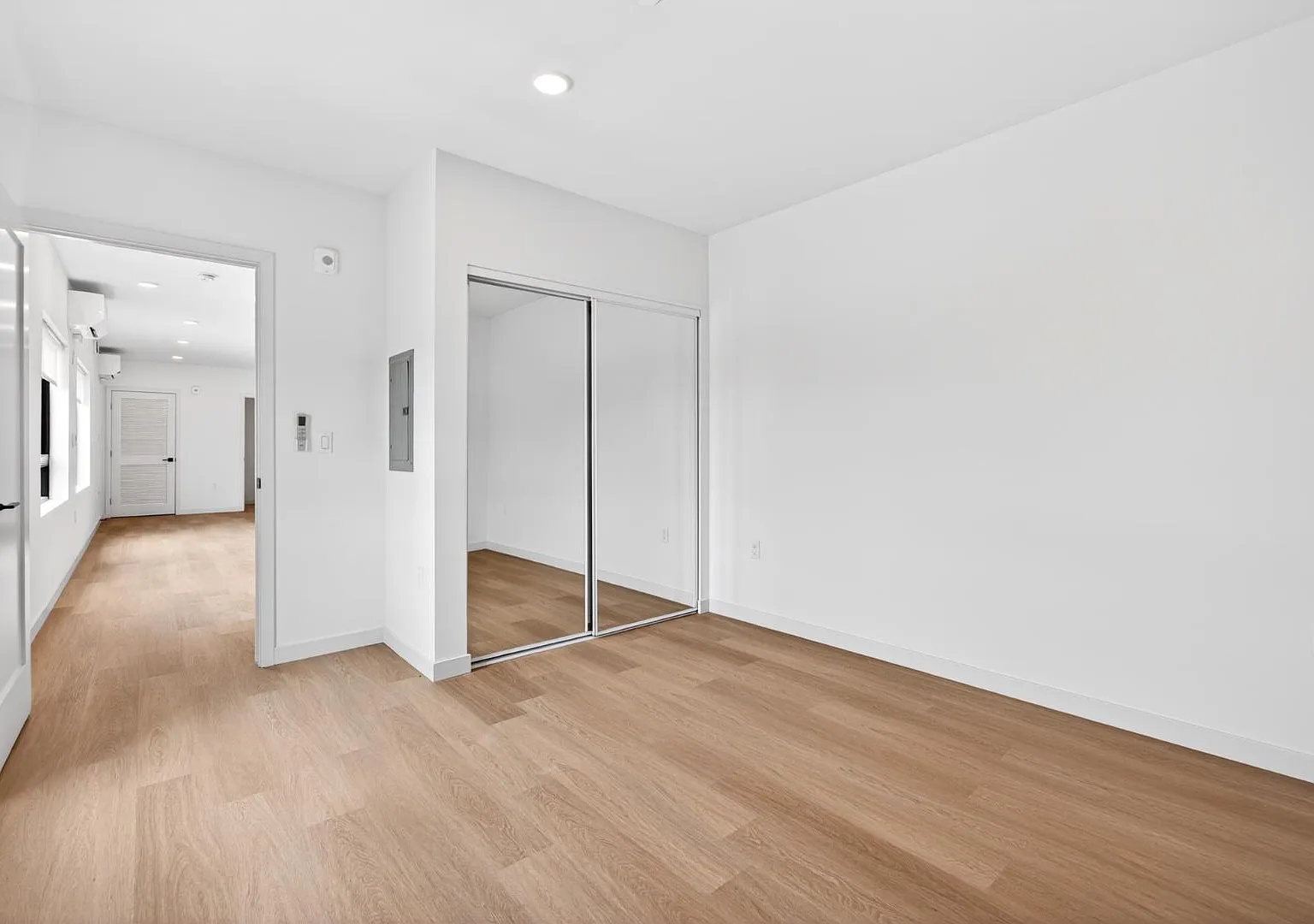 6115 Romaine St - 301 — Photo 4