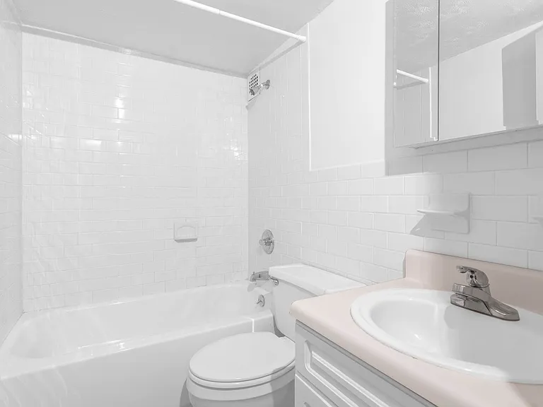88 Fulton St #115 — Photo 4