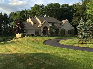 6755 Cooley Lake Rd, White Lake, MI 48383