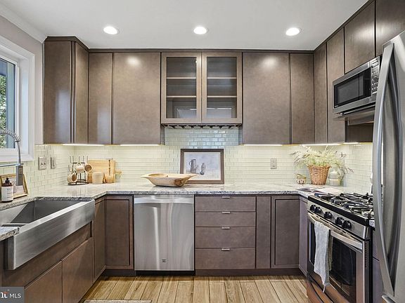 3rd image of 2216 N Early St