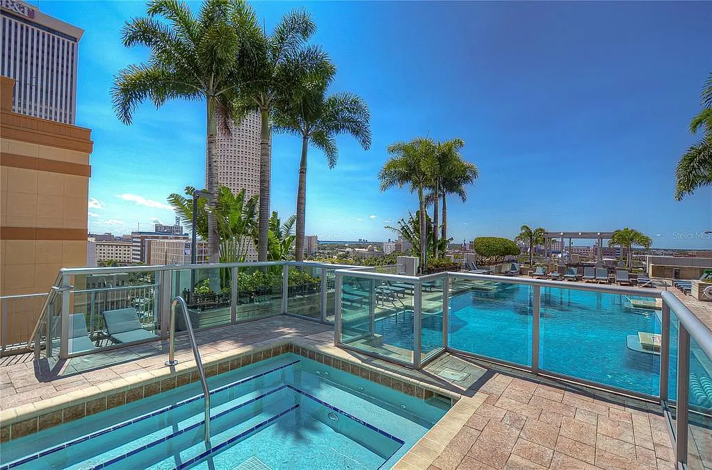 1 bed, 715 sqft, $2,700 — Photo 2