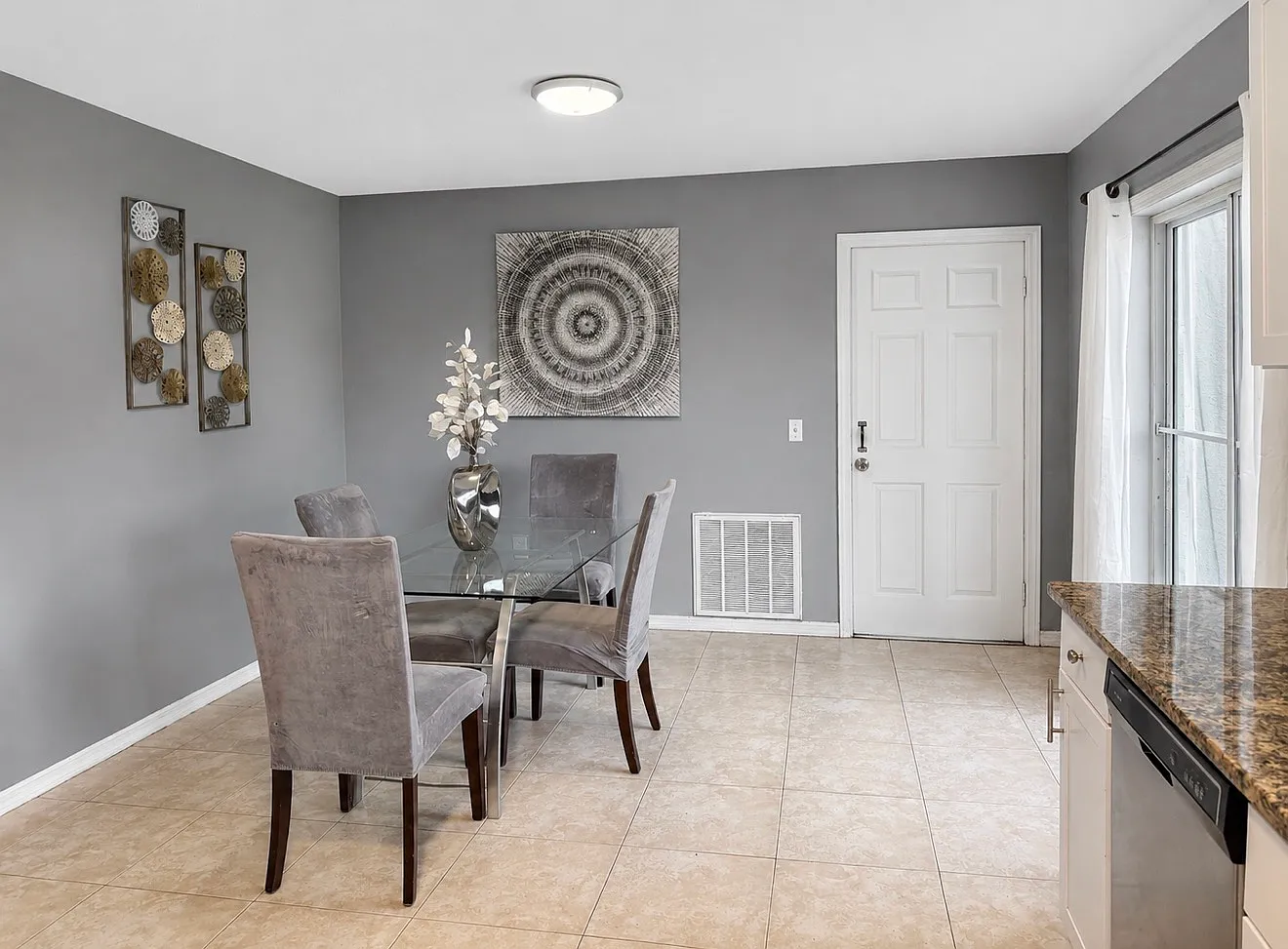 3 bed, 1258 sqft, $1,850 — Photo 3