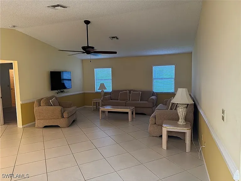 4628 SW 18th Ave — Photo 3