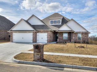 2904 S 8th St, Broken Arrow, OK 74012