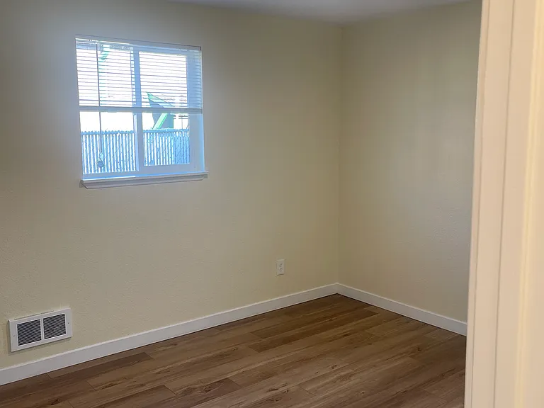 1112 E Craig Ave — Photo 6