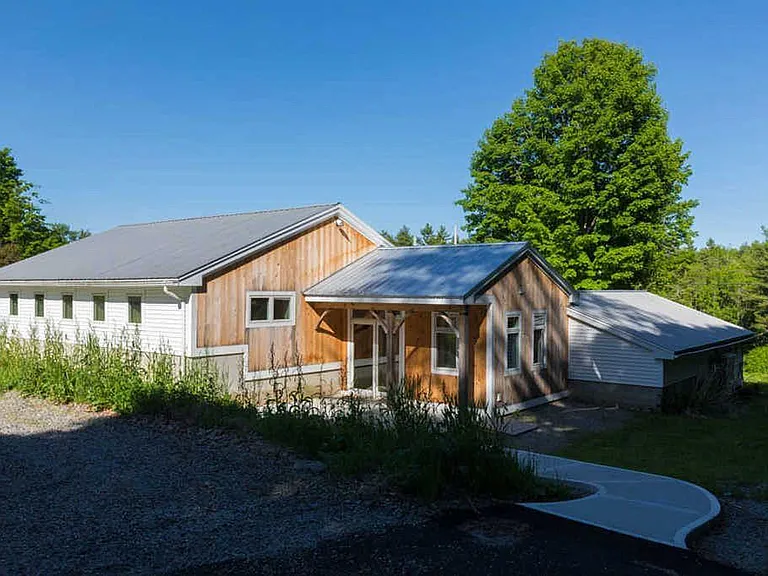 241 Knights Pond Rd — Photo 2