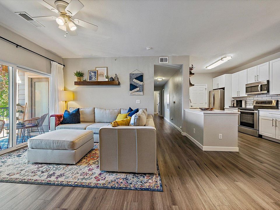 Open concept floorplan with lots of natural light