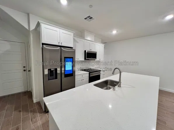 1819 Valley Rd S, Madera, CA 93636