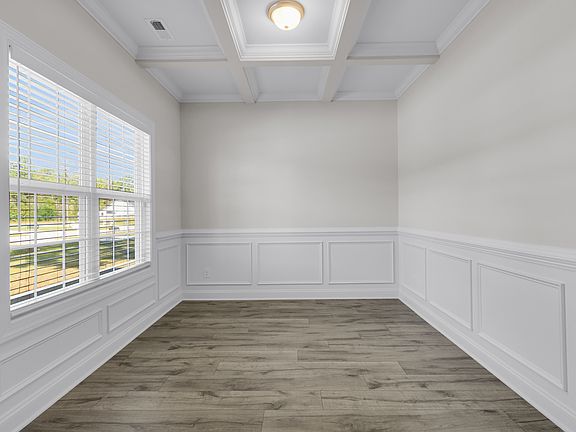 3rd image of 172 Finch Ln