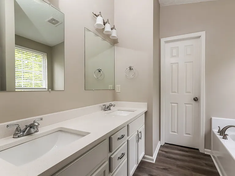 1304 Ivey Pointe Dr — Photo 10