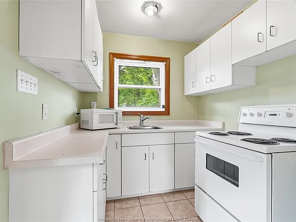 2nd image of 1535 Buckingham Dr