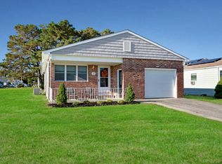 2 Leighton Ct, Toms River, NJ 08757