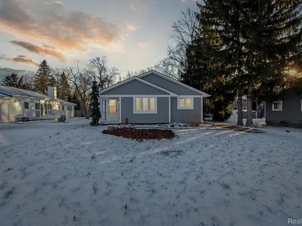 5625 Langlois, West Bloomfield, MI 48322