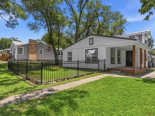 804 Webster St, Clay Center, KS 67432