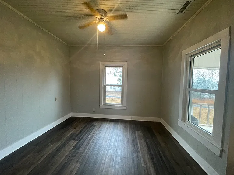 124 Camelot Trl — Photo 9