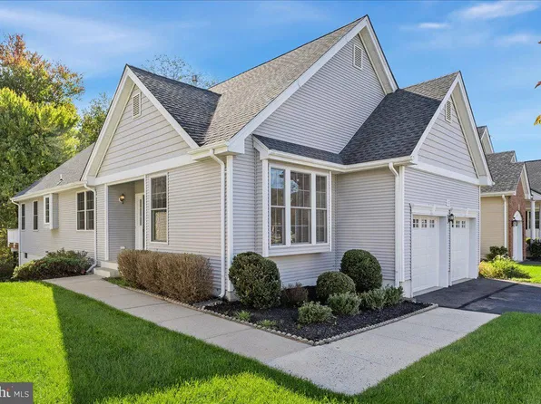 67 Bear Meade Dr, Hamilton, NJ 08691