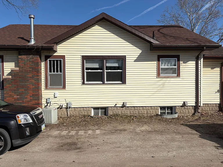 116 Hope Ave — Photo 2