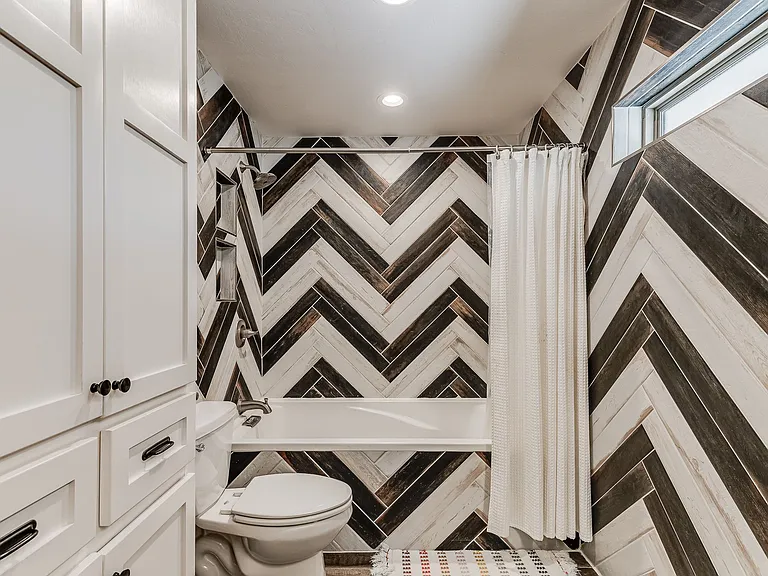 801 Rock Hollow Rd — Photo 37